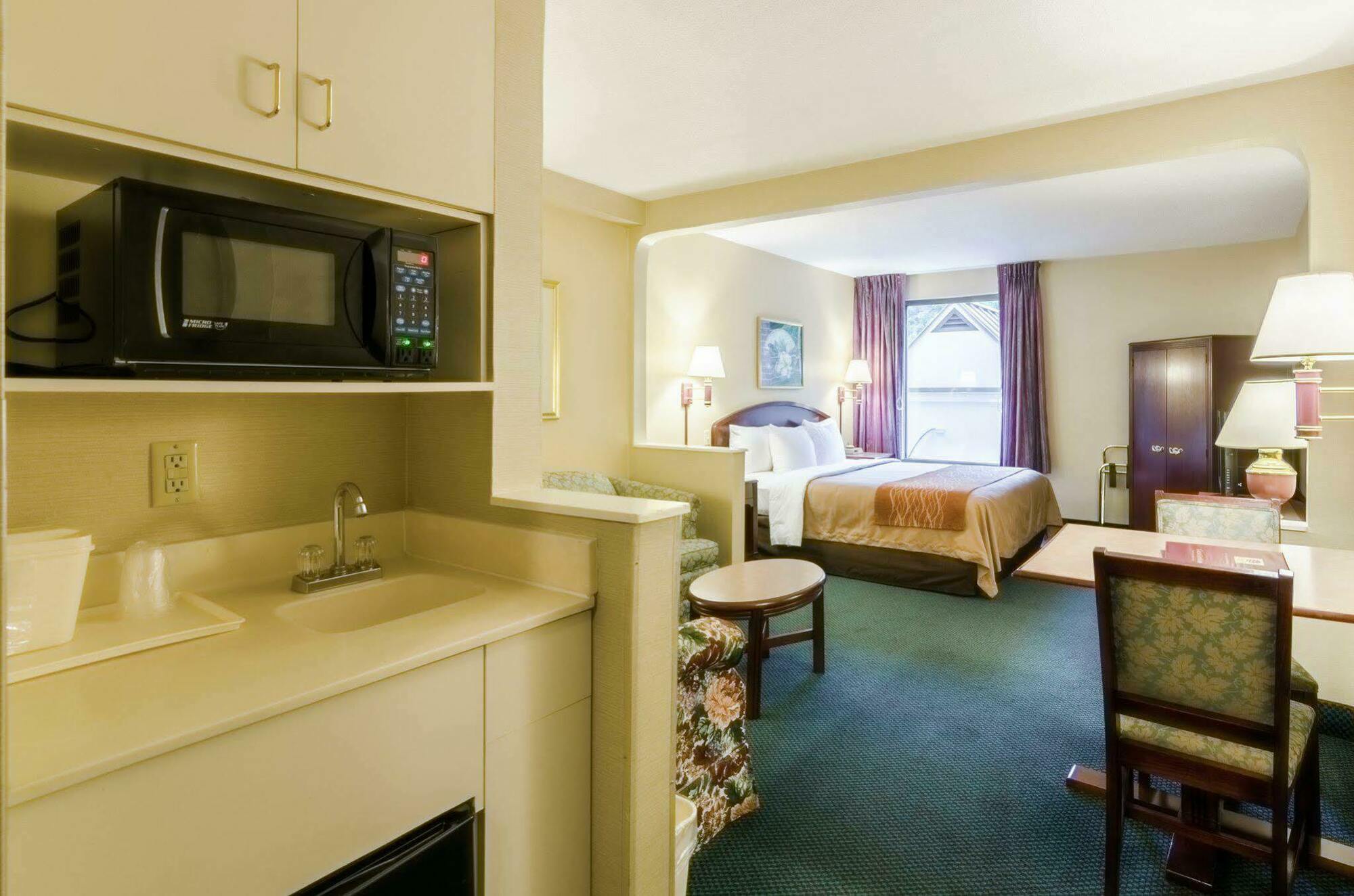 Comfort Inn&Suites Grundy Exterior foto